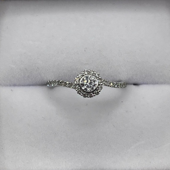 Round Brilliant .50 CT VS Lab Diamond Silver Ring - Picture 4 of 8